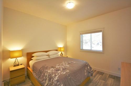 Irvines Landing Hotel | Pender Harbour Resort & Marina