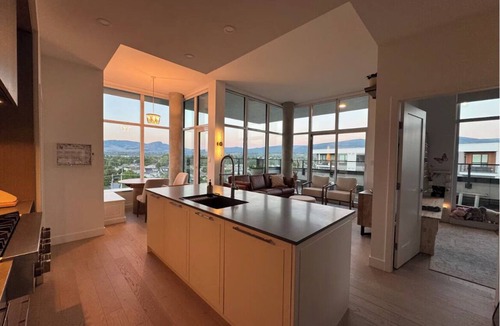South Pandosy Apartment | Penthouse for families - resort amenities