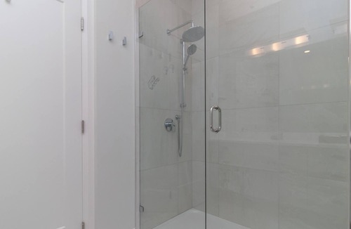 Sidney Apartment | Penthouse, ocean views, wrap around balcony