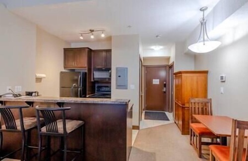 West Fernie Apartment | Penthouse Studio/New Queen Bed/Balcony