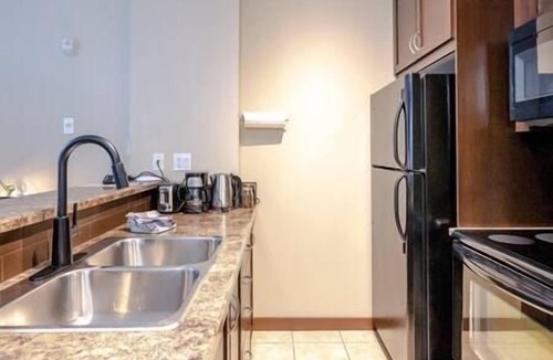 West Fernie Apartment | Penthouse Studio/New Queen Bed/Balcony
