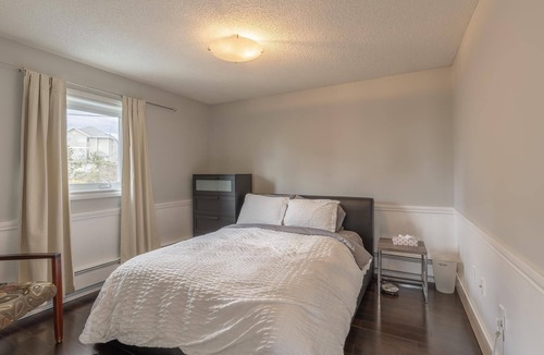 Yellowknife Bed & Breakfast | Perfect 1-bedroom bed with pool view with private Full wash room- NHP YK B&B
