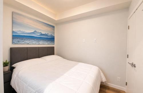 Sidney Apartment | Perfect Brand New Condo Downtown Sidney