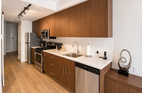 Booktown Hotel | Perfect Brand New Suite Downtown Sidney