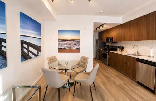 Booktown Hotel | Perfect Brand New Suite Downtown Sidney