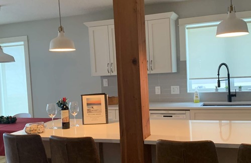 Campbell River House | Perfect family home close to Mt Washington Ski Hill and one block to the Ocean!