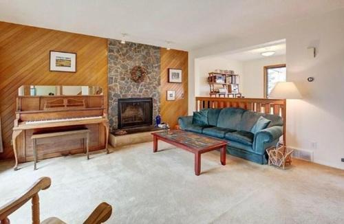 Southwest Calgary Villa | Perfect Family Home for Calgary Stampede 2026 Spacious and Relaxing Base!