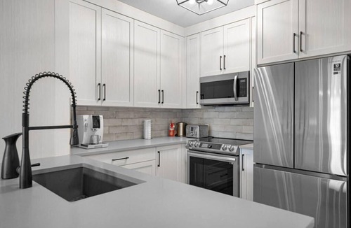 Canmore Condo | Perfect for Families, Friends & Pets Pool Hot Tub!