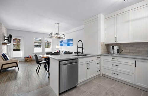 Canmore Condo | Perfect for Families, Friends & Pets Pool Hot Tub!