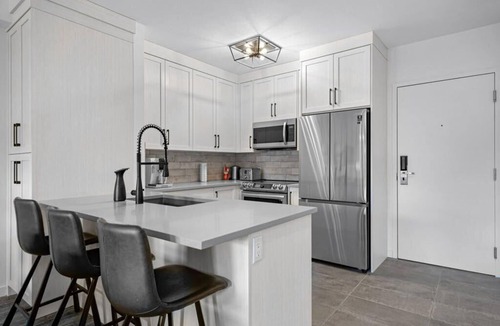Canmore Condo | Perfect for Families, Friends & Pets Pool Hot Tub!