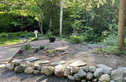 Alnwick/Haldimand Cottage | Perfect Getaway Only 60 min From Toronto. Next to Ste. Anne's Spa.