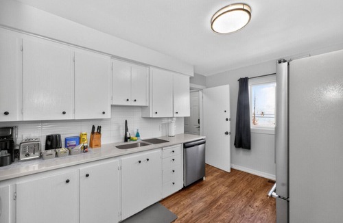 Highland Park House | Perfect Stampede Stay | Modern 2BR Near Downtown, Transit & YYC - 4644 – UP