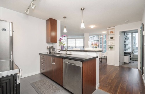 Chinatown Apartment | Perfect Vancouver Getaway | Central 2BR/2BA+Sofa Bed