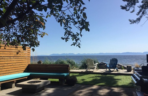 Roberts Creek Cottage | Perfectly Chic Waterfront Cottage Top Floor
