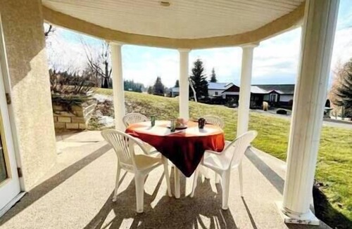 East Kootenay Condo | Pet Friendly/Views/Fireplace/New furniture