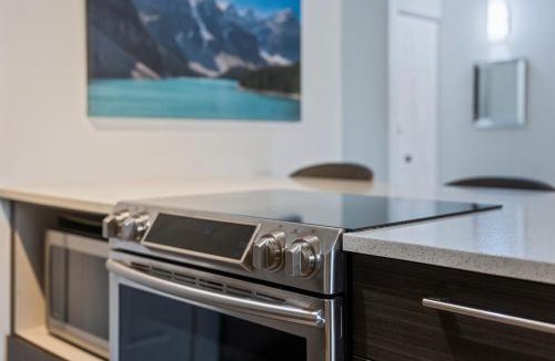 Beltline Apartment | Pet-friendly 1 bedroom | Stampede & BMO | Parking