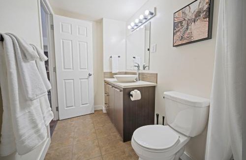 Beltline Apartment | Pet-friendly 1 bedroom | Stampede & BMO | Parking