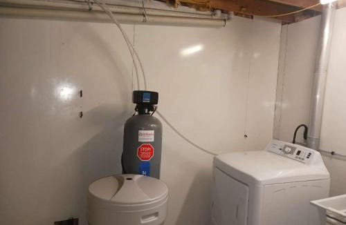 Rosemount House | Pet Friendly Cheap Kitchener-WLU Airport Stay Best Location