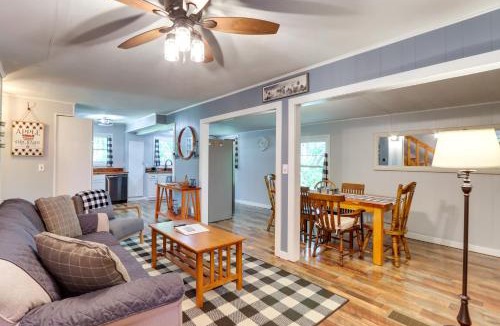 Murphy House | Pet-Friendly Murphy Home: Grilling Deck + Fire Pit