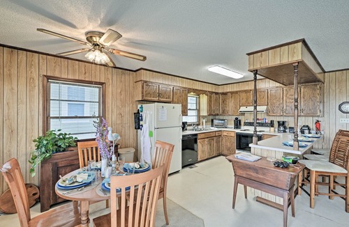 Holden Beach Cottage | Pet-friendly Second Row House Steps to Beach!