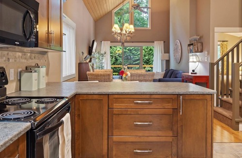 Regional District of Nanaimo Cabin | Pet-friendly Vacation Home near Rathtrevor beach!