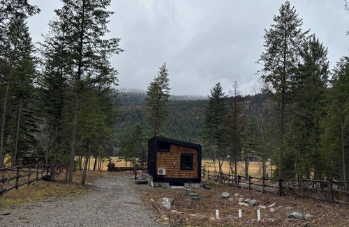 Beaverdell Cabin | Petite Retreat