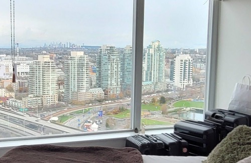 Crosstown Condo | Pets ok View Suite 3 bed (2 bed + den) 2 bath, 1201 Sqft. Rogers Arena Skytrain