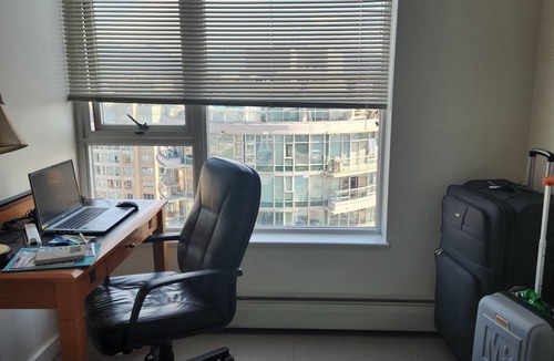 Crosstown Condo | Pets ok View Suite 3 bed (2 bed + den) 2 bath, 1201 Sqft. Rogers Arena Skytrain