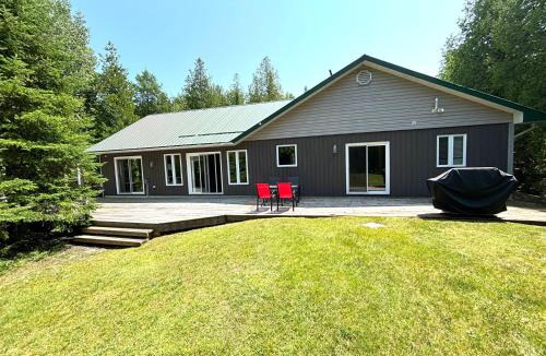 Lion's Head House | Pike And Pine Hot Tub Starlink Near Lake