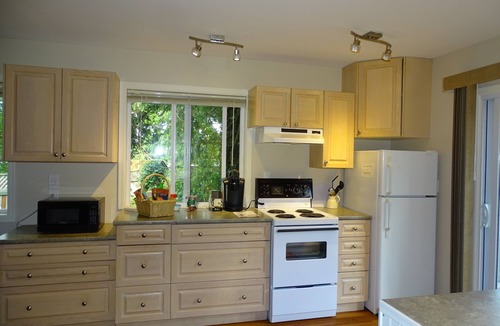 Sidney Cottage | Pinetree Cottage a home away from home