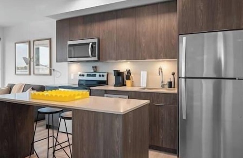 Bridgeland Apartment | "Pink Lemon" 2BR |Mins to Saddledome|Rooftop Patio