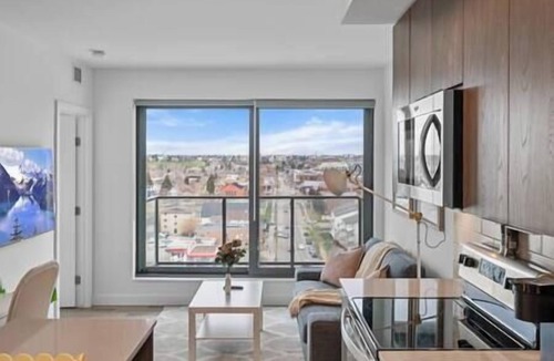 Bridgeland Apartment | "Pink Lemon" 2BR |Mins to Saddledome|Rooftop Patio