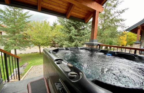 Fernie Ski Chalet | Pinnacle Ridge by StayIn