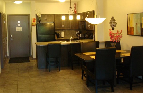 South Pandosy Condo | Playa Del Sol Resort Kelowna Vacation 1bdr+den