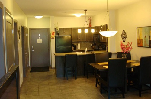 South Pandosy Condo | Playa Del Sol Resort Kelowna Vacation 1bdr+den