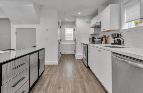 Sunset House | Pleasant 1-Bedroom Laneway Home