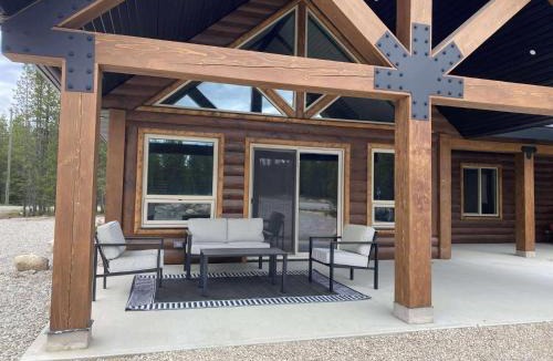 Valemount Villa | Polar Den Cabin