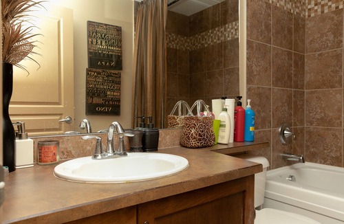 South Pandosy House | Pool Deck - Playa Del Sol, 2 Bd 2 Bath