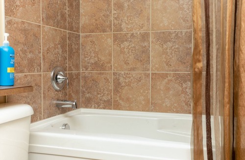 South Pandosy House | Pool Deck - Playa Del Sol, 2 Bd 2 Bath