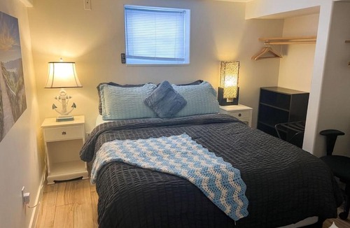 Saanich East Apartment | Poolside Hideaway Heated Pool All Year Ideal for Groups Sleeps 6 plus