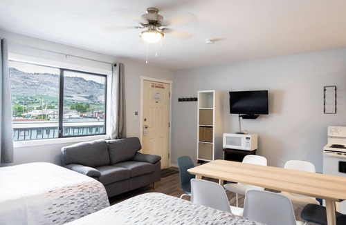 Osoyoos Hotel | Poplars Motel on the lake