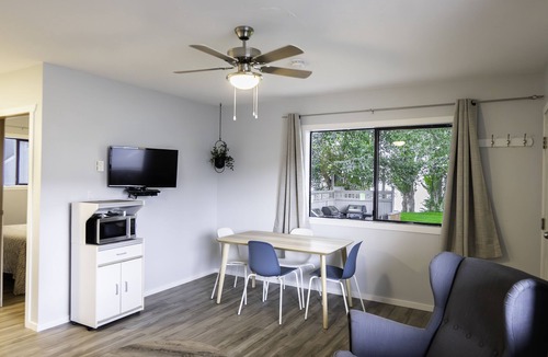 Osoyoos Hotel | Poplars Motel on the lake