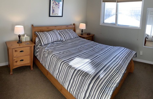 Silver Star Mountain Ski Chalet | Popular Ski Chalet with Gas Fireplace & Hot Tub backing onto Alpine chairlift