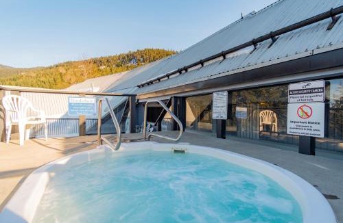 Blackcomb House | Powderhorn 205 by Outpost Whistler