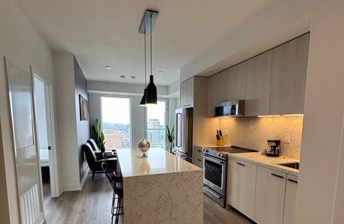 Downtown Toronto Apartment | Premier 2-Bedroom Corporate Suite in Toronto | Elm Ledbury
