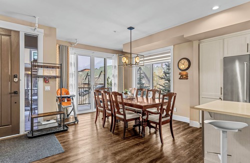 Canmore House | Premier Host I 2650 sqft Canmore Mtn View I 2 Private Parking I 4 Bdrm I 2 King