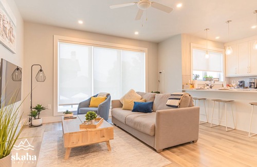 Okanagan-Similkameen Condo | Premier Vacation Home steps to Skaha Lake