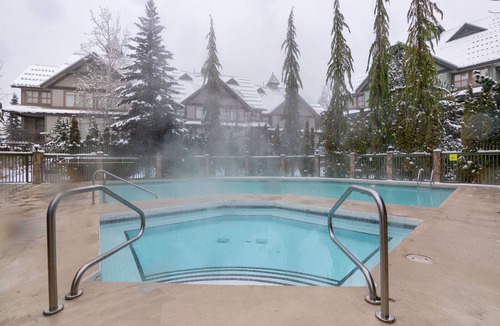Village North Villa | Premium 2BR Townhome- HotTub,Pool, Free parking,AC