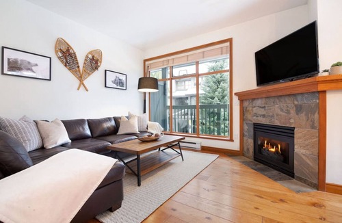 Village North Villa | Premium 2BR Townhome- HotTub,Pool, Free parking,AC