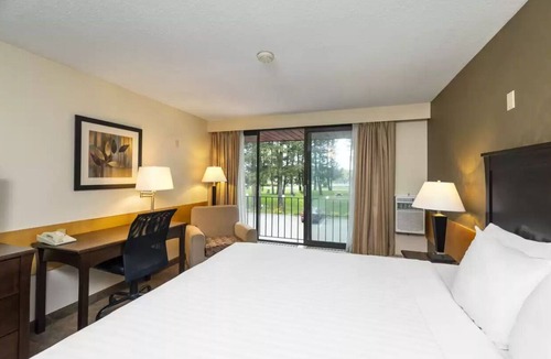 Quesnel Hotel | Prestige Riverside Lodge